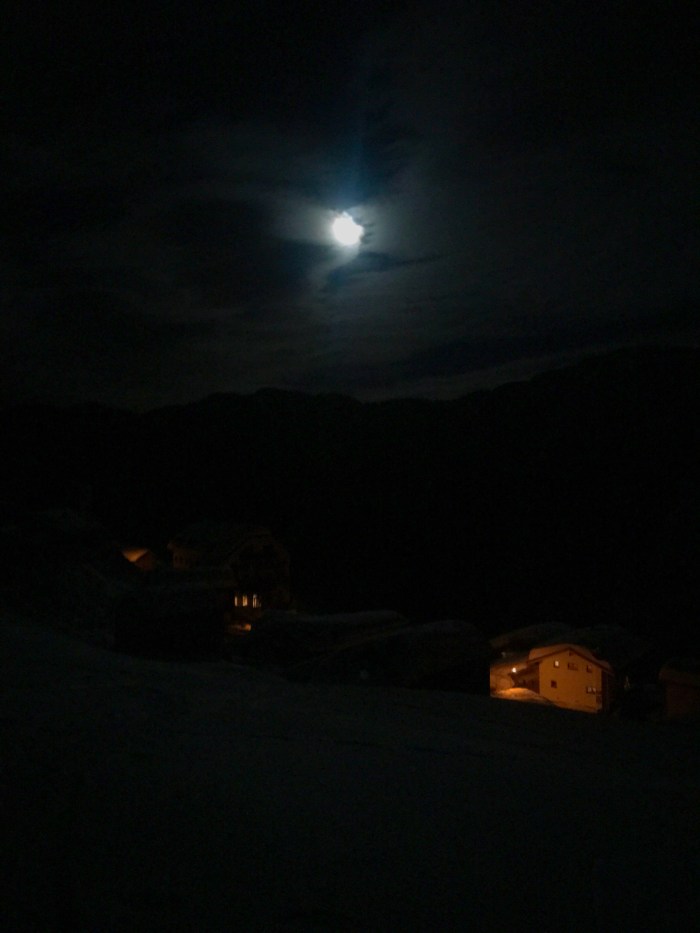 Tenna under the full moon